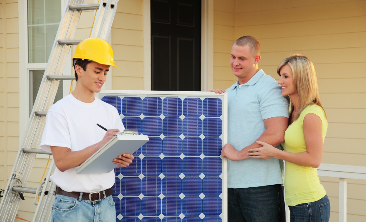 Solar panel installer selling solar panels to homeowners